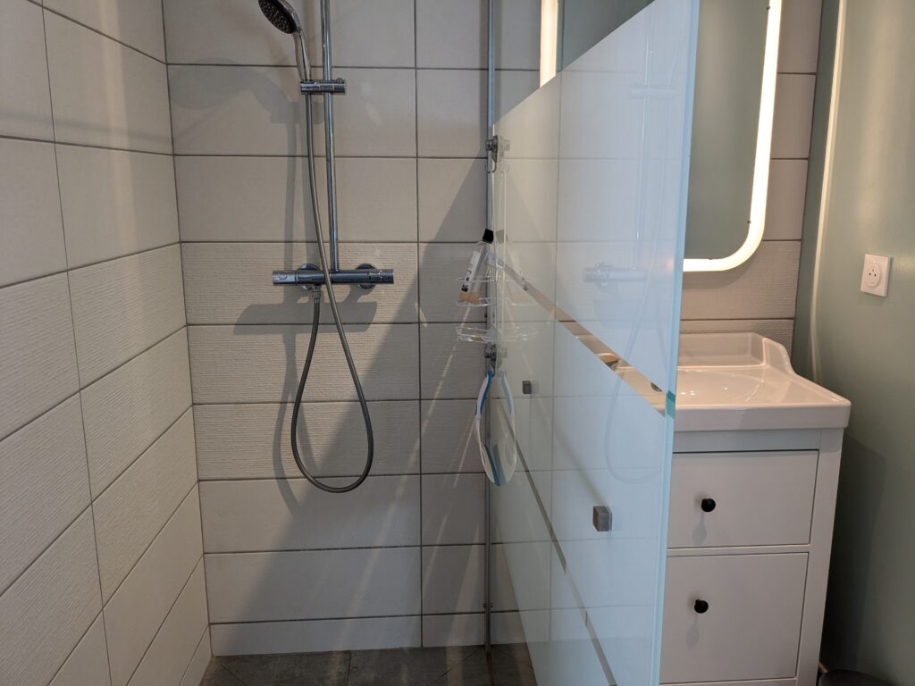 Salle de bain de la suite au rdc